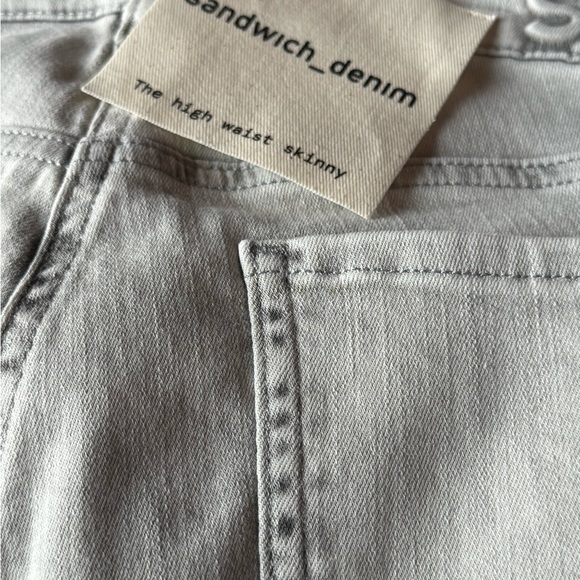 Grey high rise - Picture 3 of 3